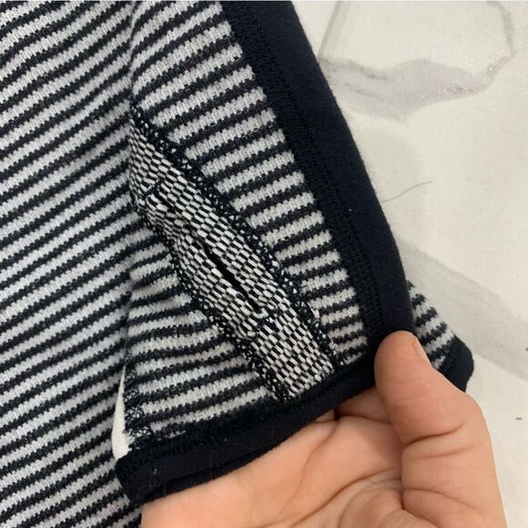 Lululemon Runder Under Reversible Pique Women Sz 6 ? Long Sleeves Black White - Picture 6 of 8